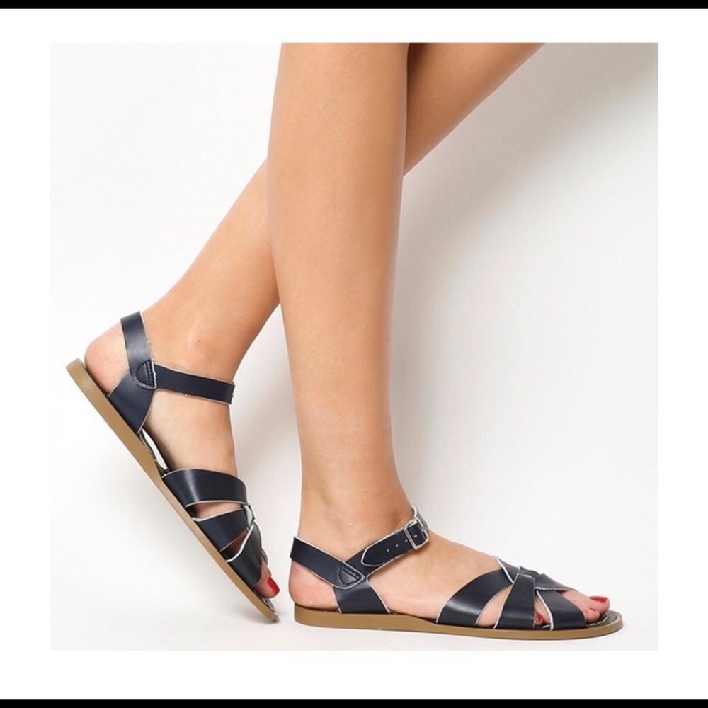 Saltwater sandal in navy, size 3